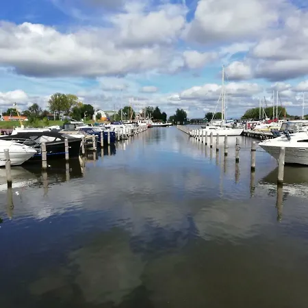 Living On Water Bådhotel Nauerna