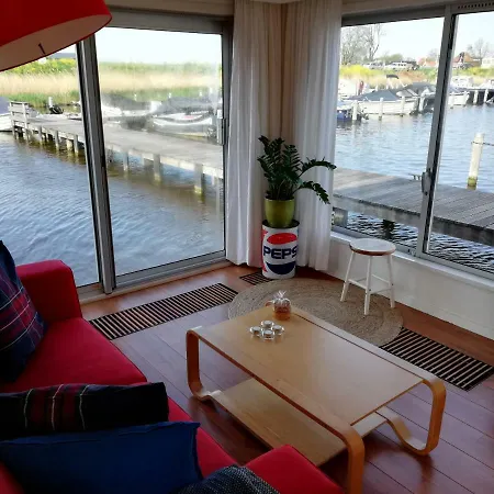 Living On Water Bådhotel
